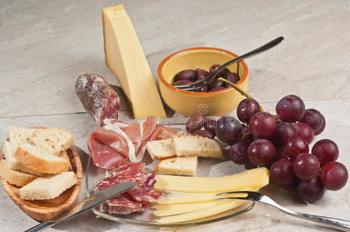 辦理食品經(jīng)營許可證需要滿足的餐飲管理條件